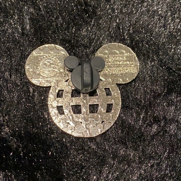 NIB Disney Trading Pin - Picture 2 of 3